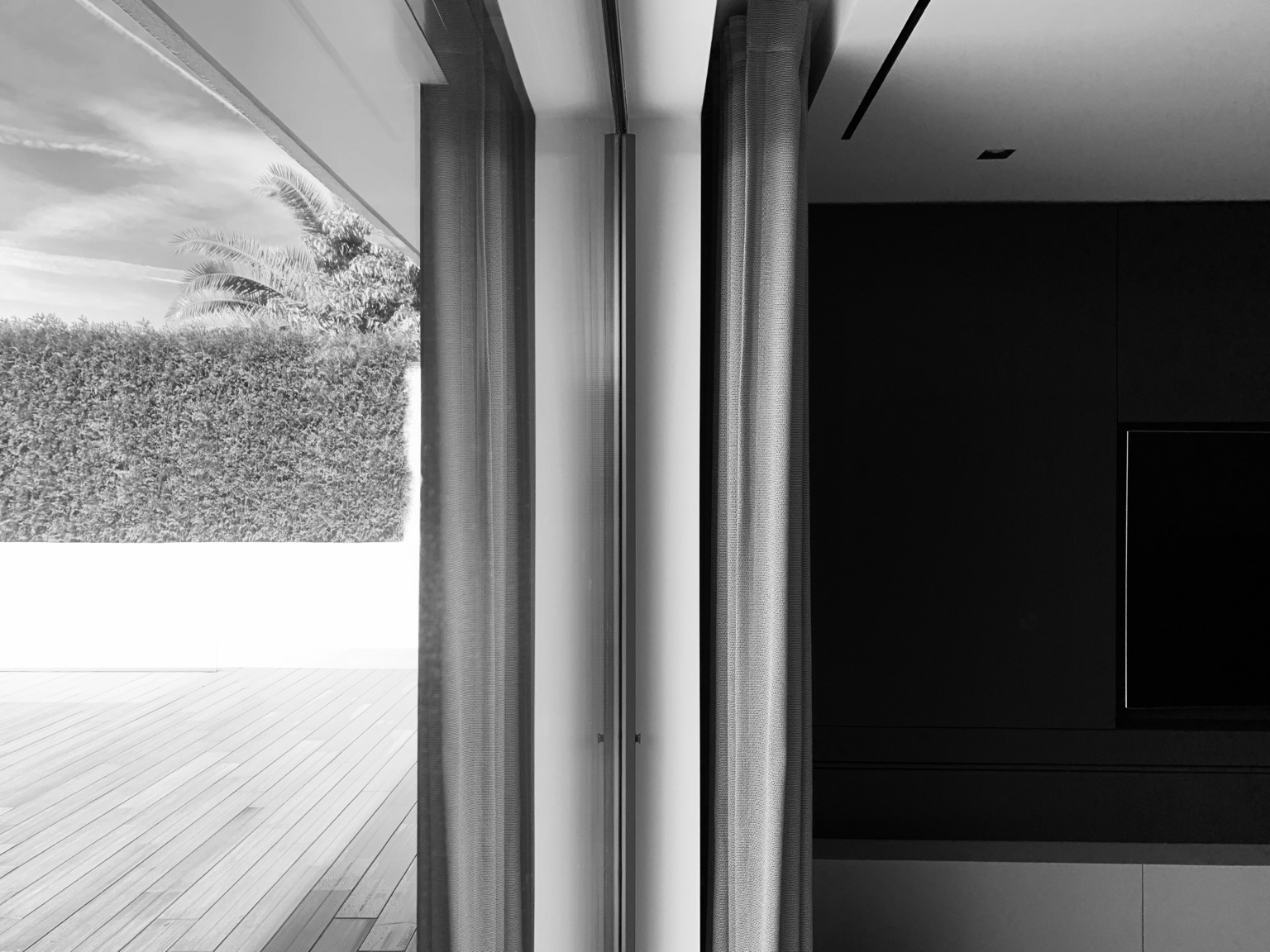 Interior da Casa N aberto para o jardim